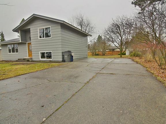 2nd image of 1517 E Davis Ave