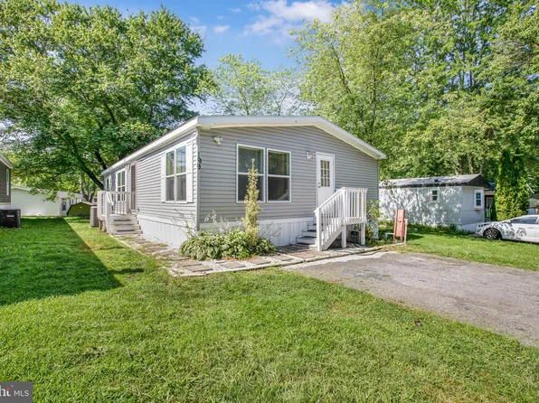 199 Boones Dr, Lothian, MD 20711