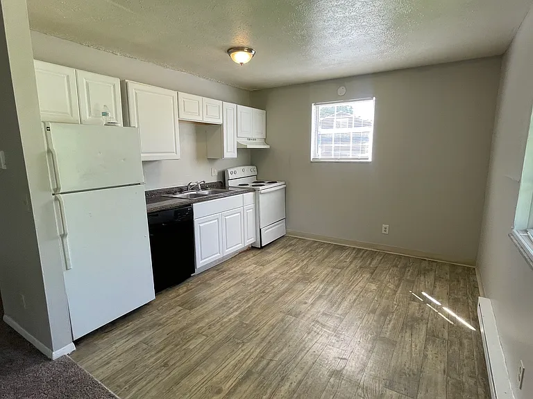 20 Estate Dr #4 — Photo 2