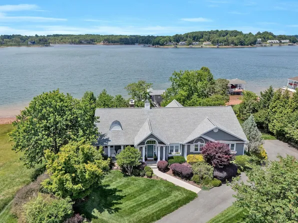 155 Shoreline Cir, Penhook, VA 24137