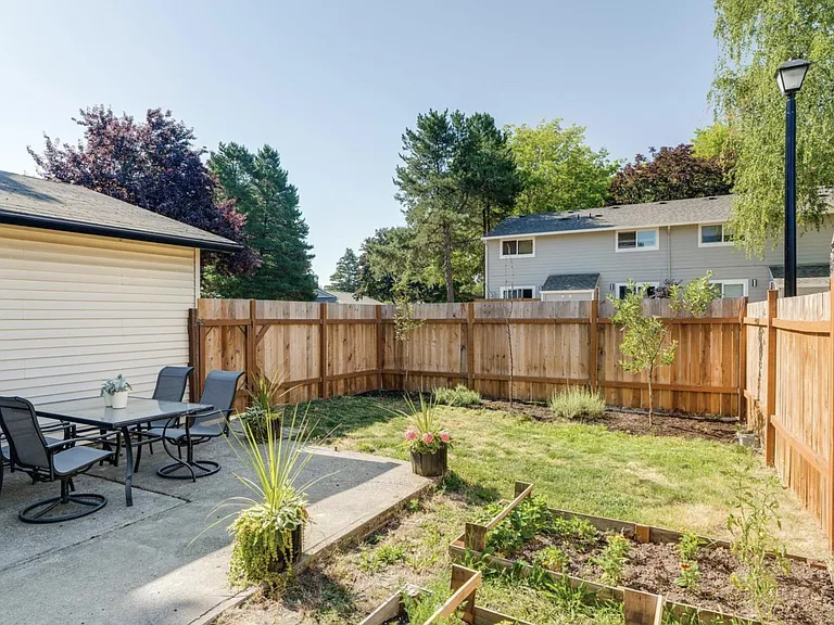18451 NW Tara St — Photo 8