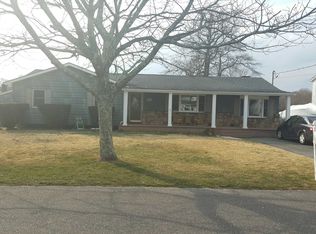 28 Orchard Neck Rd, Center Moriches, NY 11934