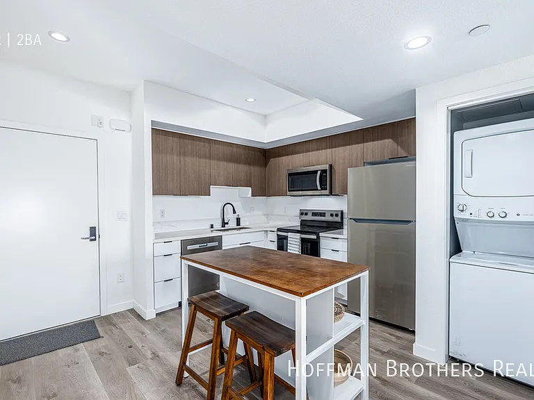 900 N Ardmore Ave #303 — Photo 2