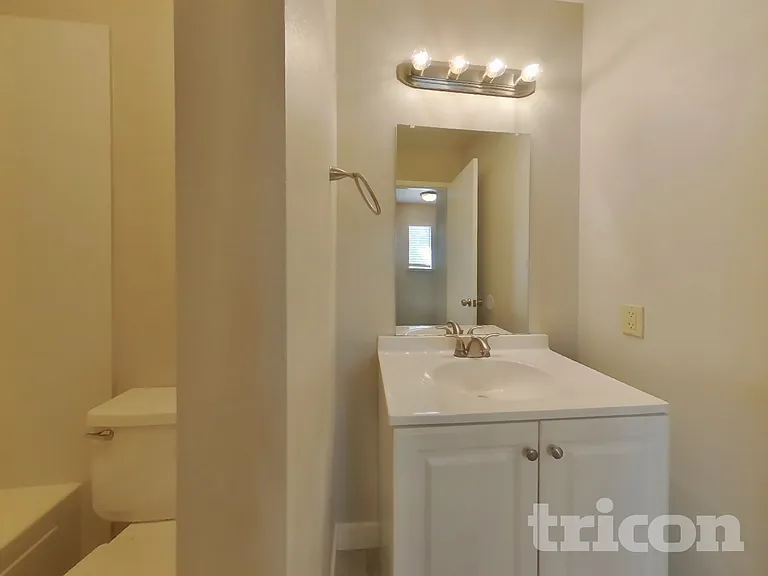 1630 E Lake Ct — Photo 13