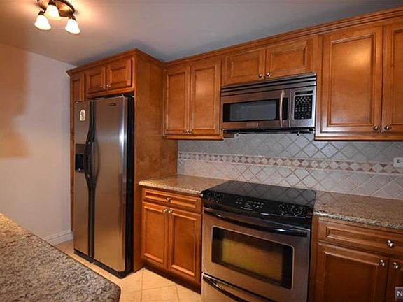 4th image of 1600 Center Ave APT 6C