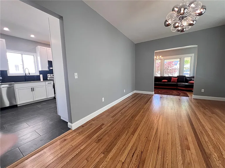 79 Evangeline St — Photo 4