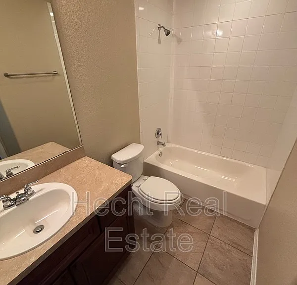318 Main St #B — Photo 10
