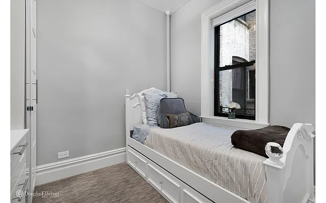 Sold by Douglas Elliman | media 22