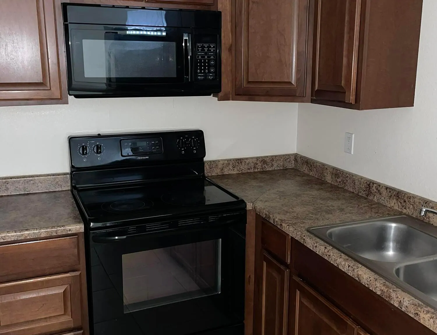 2 bed, 1.0 bath, 725 sqft, $849 — Photo 3