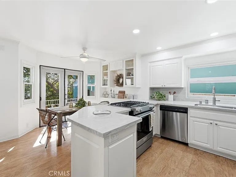 1924 Loma Dr — Photo 11