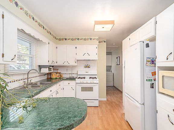 5th image of 1212 Park Dr