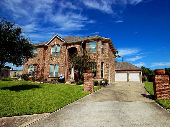 Gorgeous 5 bedroom  home located at end of quiet cul-de-sac in Augusta Pines.