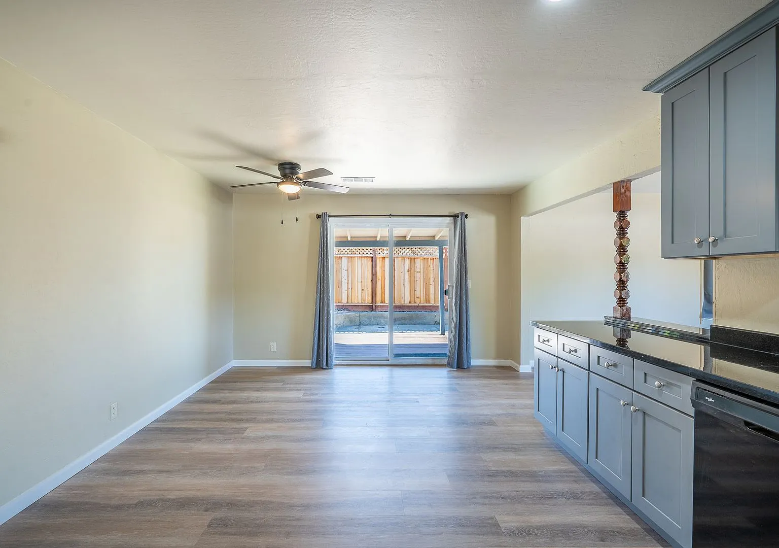 All Remodeled 4 Bedroom Home near Nordstrom Elementary School! — Photo 4