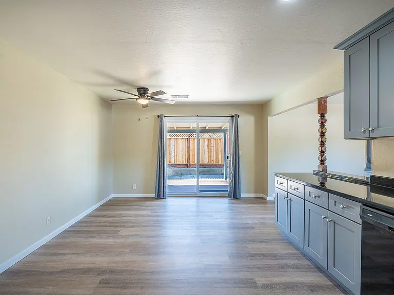 1525 Jasmine Way — Photo 4
