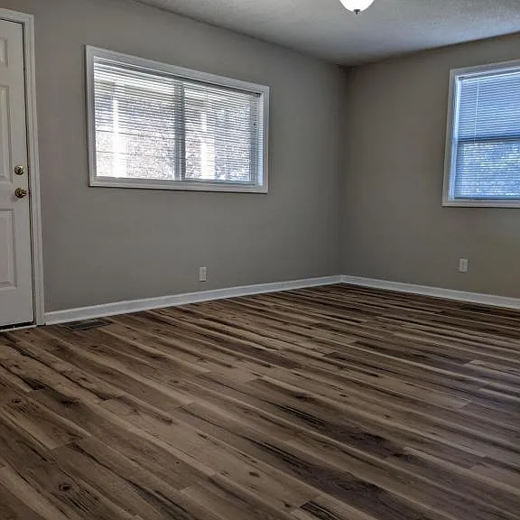 305 SE Pitzer St — Photo 9