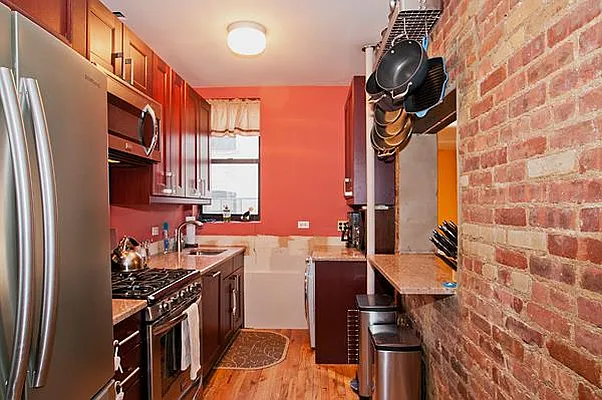 Sold by R New York | media 2