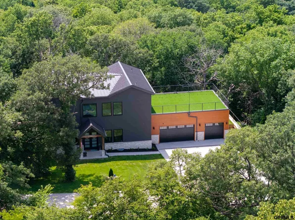 5665 Glen Oaks Dr, Fort Calhoun, NE 68023