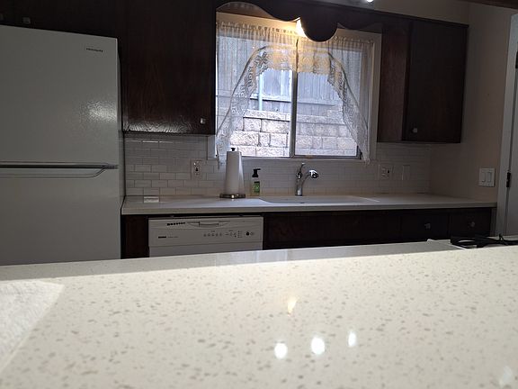 5th image of 3406 S Oak Dr
