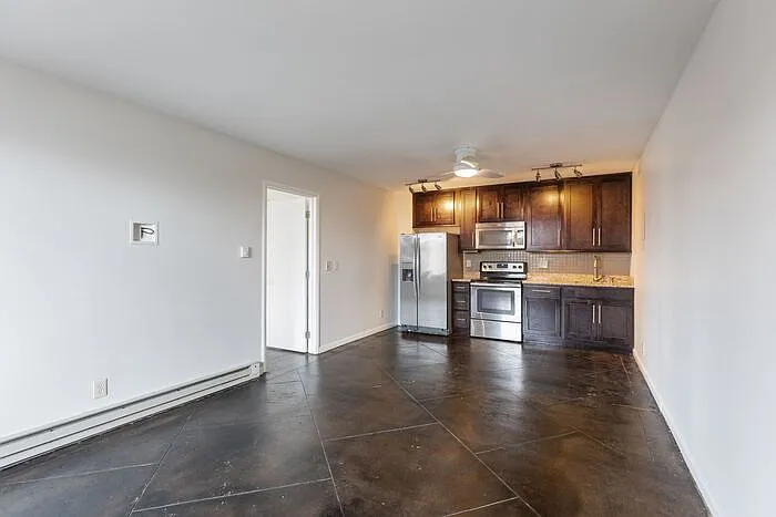 1 bed, 1.0 bath, 600 sqft, $1,045 — Photo 3
