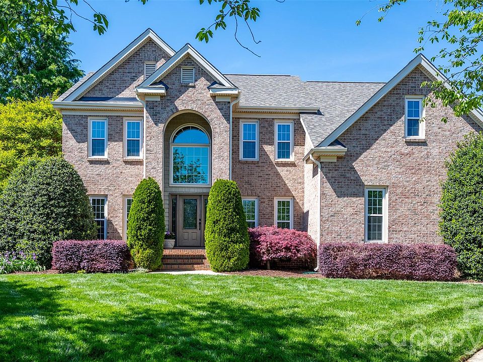 1st image of 119 Topsail Pl