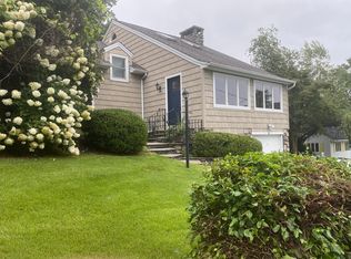 8 N Beach Dr, New Fairfield, CT 06812