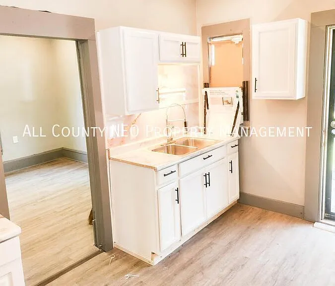 10639 Dupont Ave — Photo 7