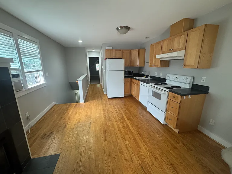 931A NE Cesar E Chavez Blvd #A — Photo 13
