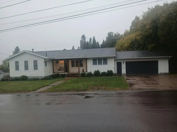 911 Poplar St, Hancock, MI 49930