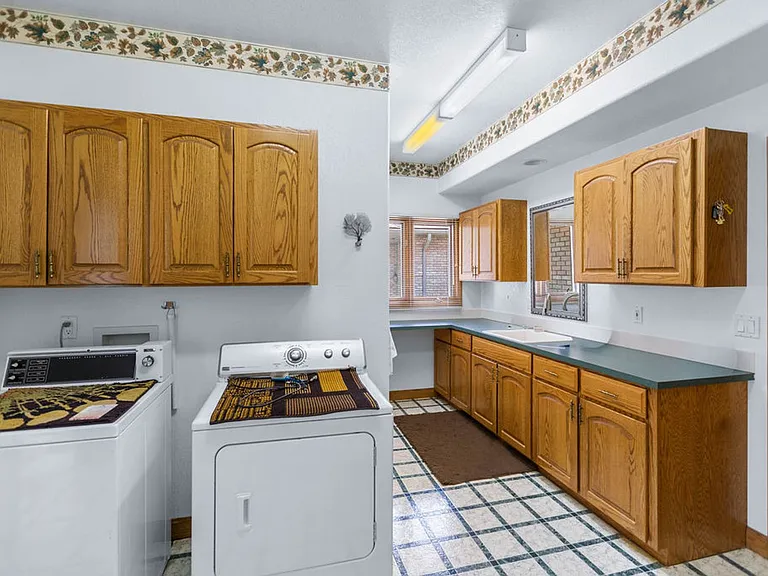 3957 Valley Oak Dr — Photo 14