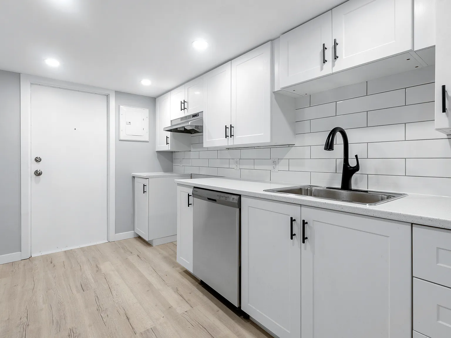 883 Somerset Street West — Photo 1
