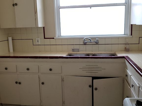 5th image of 2101 Virginia Ave
