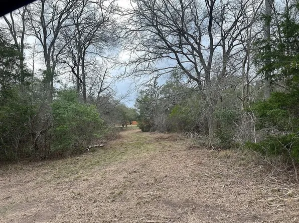 303 Fm 609, Flatonia, TX 78941