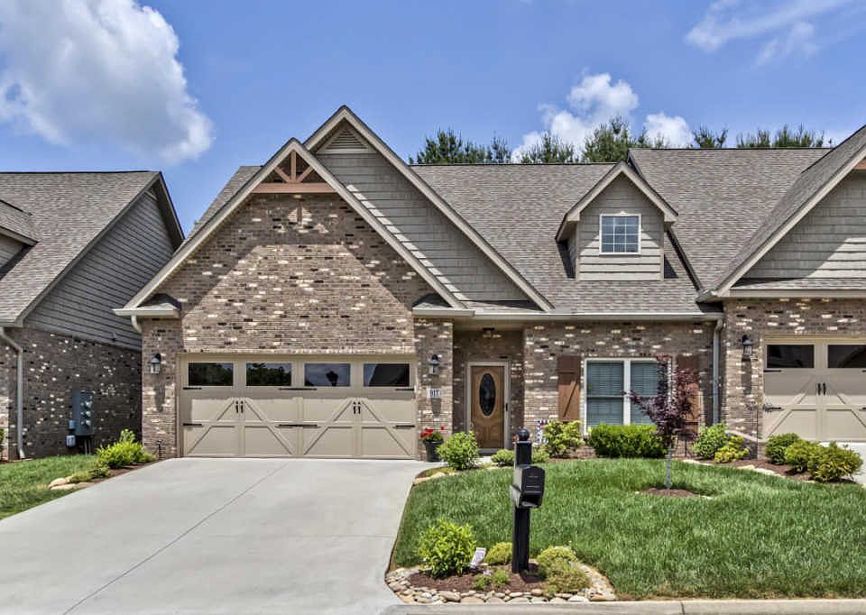 1st image of 917 Bishop Knoll Ln