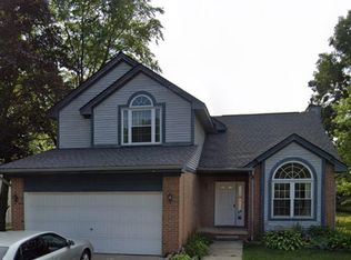 23219 Potomac Cir, Farmington Hills, MI 48335