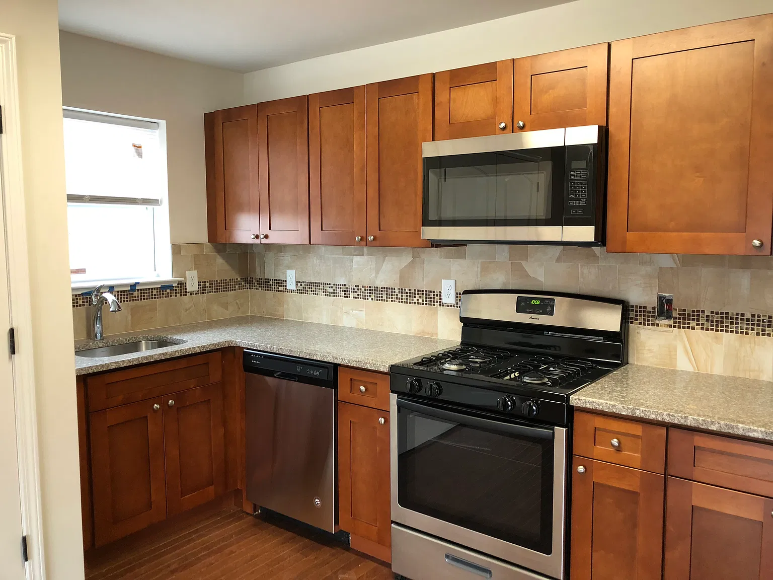 1 bed, 750 sqft, $1,850 — Photo 4