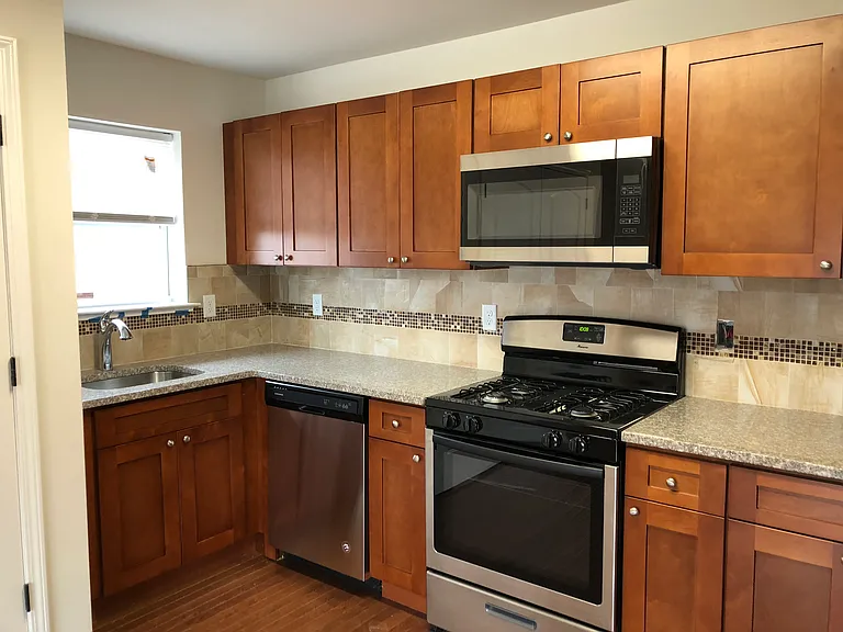 1020 S Wood Ave #1 — Photo 4