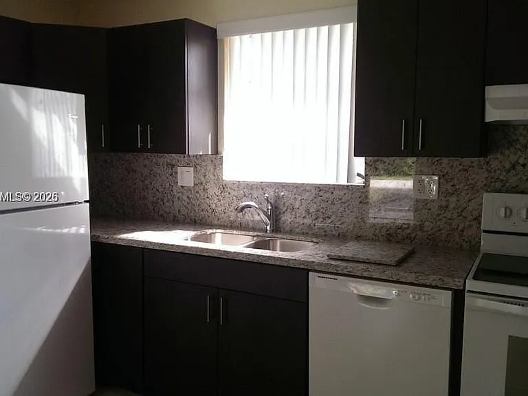18223 Oleta Dr #18223 — Photo 4