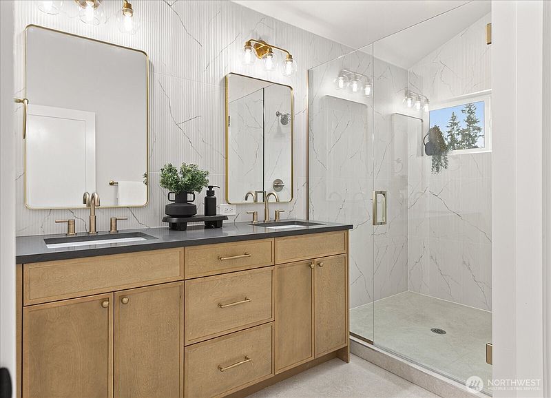 5th image of 14308 B Roslyn Place N