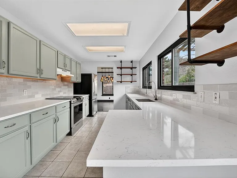 8409 Nairn Dr — Photo 12