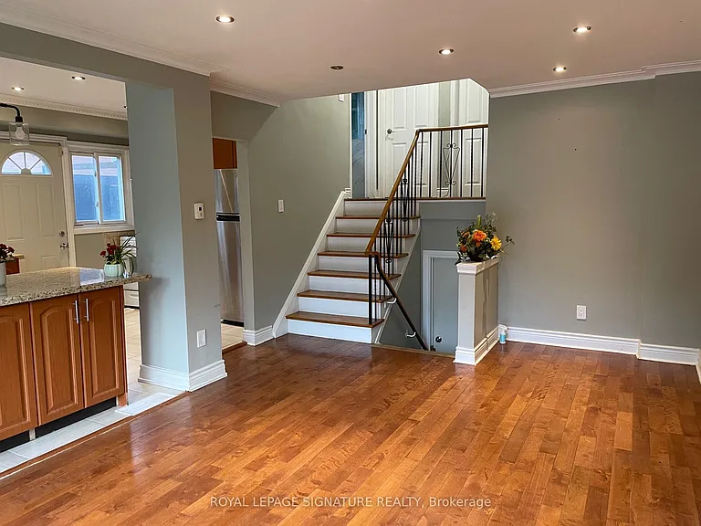 65 Holcolm Rd #UPPER — Photo 23