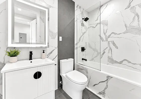 Bathroom, photo 1