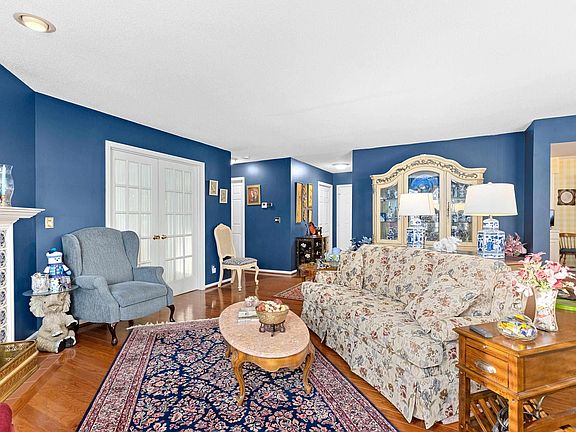 5th image of 5200 N Knoxville Ave APT 104S