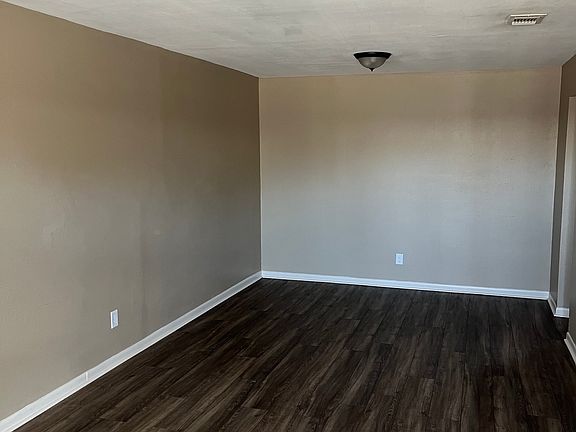 5th image of 1012 Wells Cir APT 13
