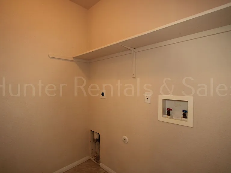 6712 Taree Loop — Photo 30