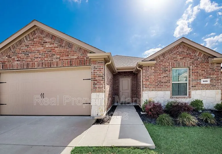 809 Meadow Wood Ln — Photo 1