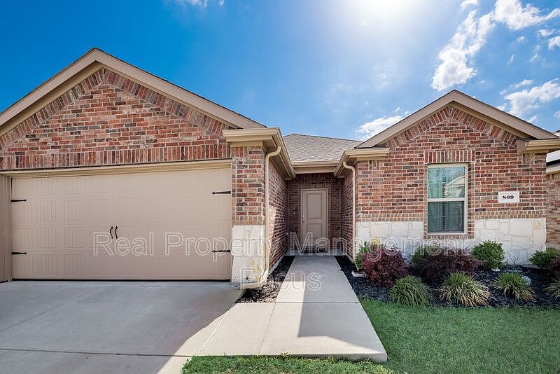 1st image of 809 Meadow Wood Ln