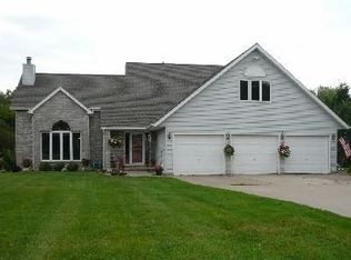 1920 Cottonwood Ct, De Pere, WI 54115