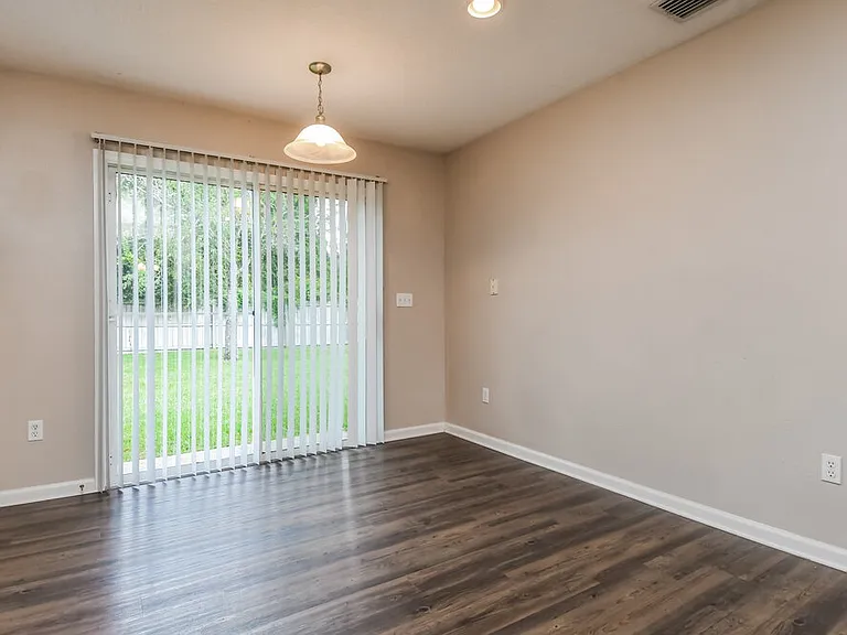 948 Collinswood Dr — Photo 5