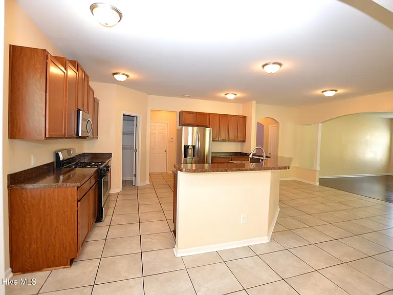 919 Stagecoach Dr — Photo 8