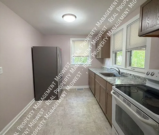 2504 Forest Home Ave — Photo 7